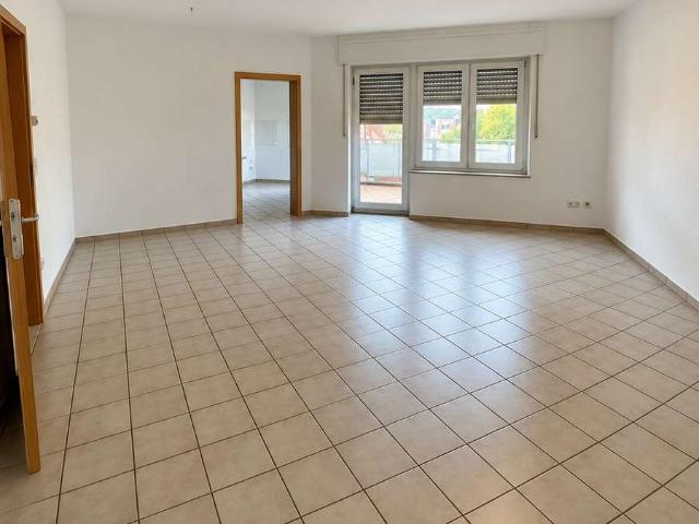 Charmante Dachgeschoss Wohnung im 3.OG mit großzügigem Balkon