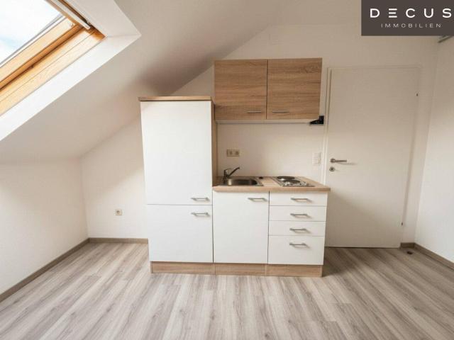 | CHARMANTE DACHGESCHOSSWOHNUNG | HELL & ZENTRAL | 4. OG | IDEAL FÜR SINGLES & STUDENTEN | TOP LAGE | NÄHE UNI