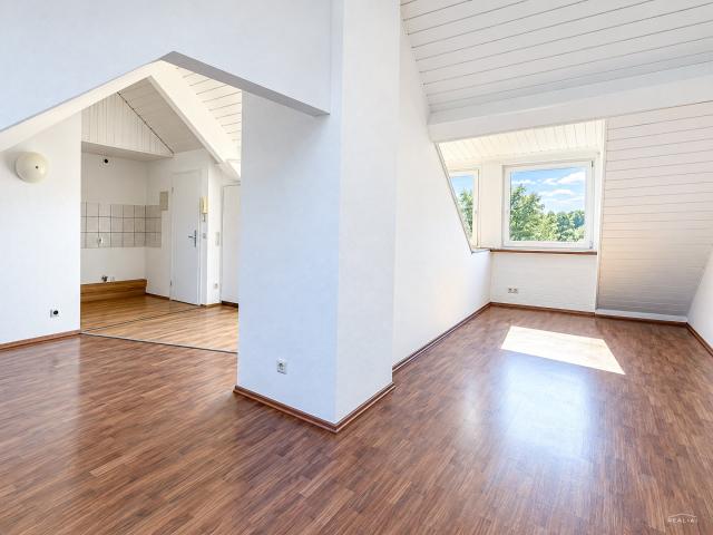 CHARMANTE DACHGESCHOSSWOHNUNG IM DENKMALGESCHÜTZTEM ALTBAU ZU KAUFEN!