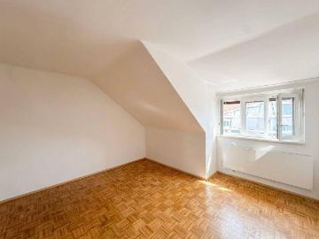 Charmante Dachgeschosswohnung in Bestlage