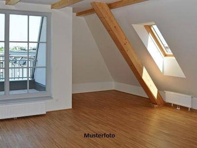 Charmante Dachgeschosswohnung in gepflegtem Wohnhaus