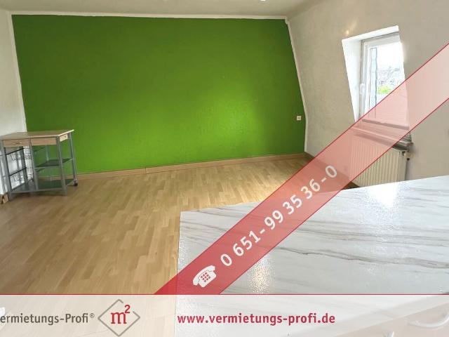 Charmante Dachgeschosswohnung mit 3 Zimmern, Wohnküche & Tageslichtbad