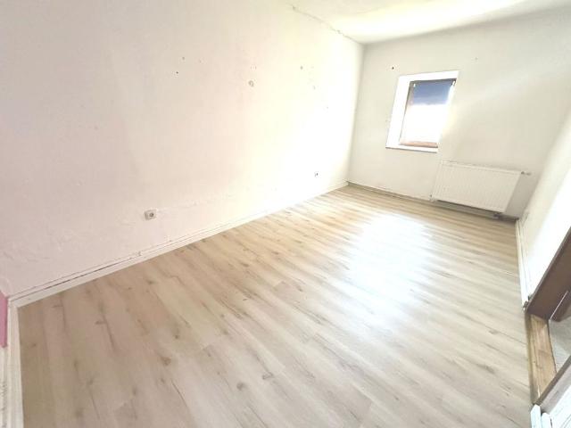 Charmante Dachgeschosswohnung mit 3 Zimmern, Wohnküche & Tageslichtbad