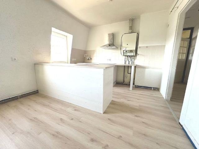 Charmante Dachgeschosswohnung mit 3 Zimmern, Wohnküche & Tageslichtbad
