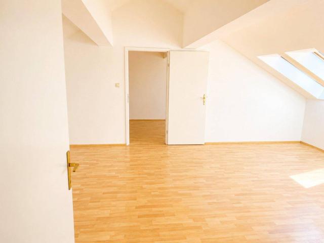 Charmante Dachgeschosswohnung mit 85 m² in ruhiger Lage von Wien Favoriten