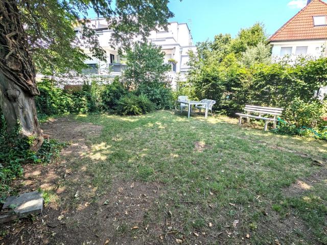 Charmante Dachgeschosswohnung mit Balkon, Gemeinschaftsgarten und Tiefgaragenstellplatz in O Menzing