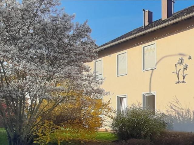 Charmante Dachgeschosswohnung mit Doppelgarage in Bissingen