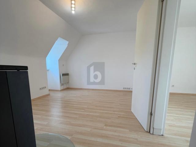 CHARMANTE DACHGESCHOSSWOHNUNG MIT HELLER WOHNATMOSPHÄRE