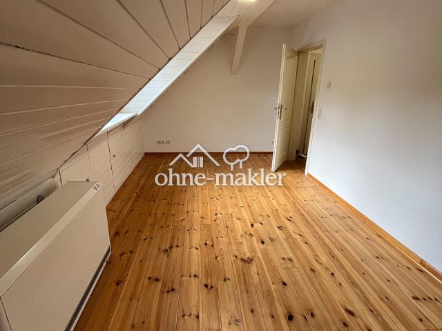 Charmante Dachgeschosswohnung mit neuer Einbauküche – ruhige Lage in Heiligenhaus