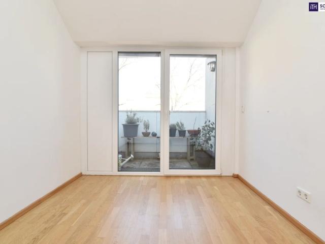 Charmante Dachgeschosswohnung mit viel Licht und luftiger Raumhöhe! Innenhof Süd Ausrichtung! Top Anbindung! Ab sofort verfügbar!