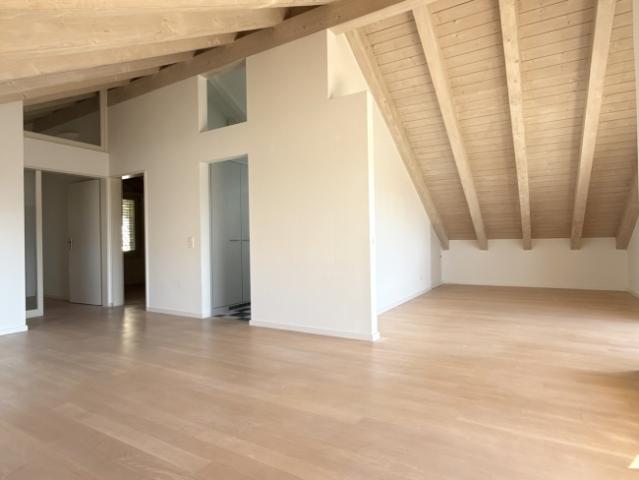 Charmante Dachwohnung an stadtnaher und sonniger Lage!