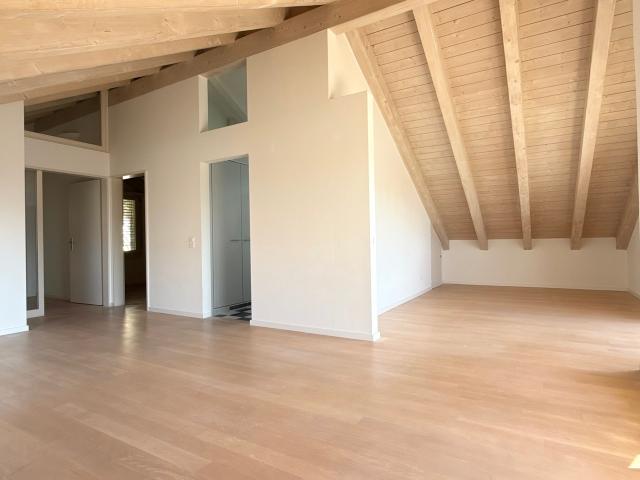 Charmante Dachwohnung an stadtnaher und sonniger Lage!
