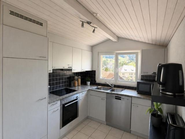 Charmante Dachwohnung an ruhiger Lage