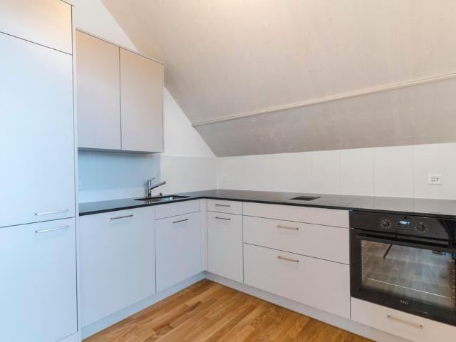 Charmante Dachwohnung an ruhiger Lage