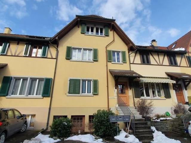 Charmante Dachwohnung in ruhigem 3 Parteien Haus