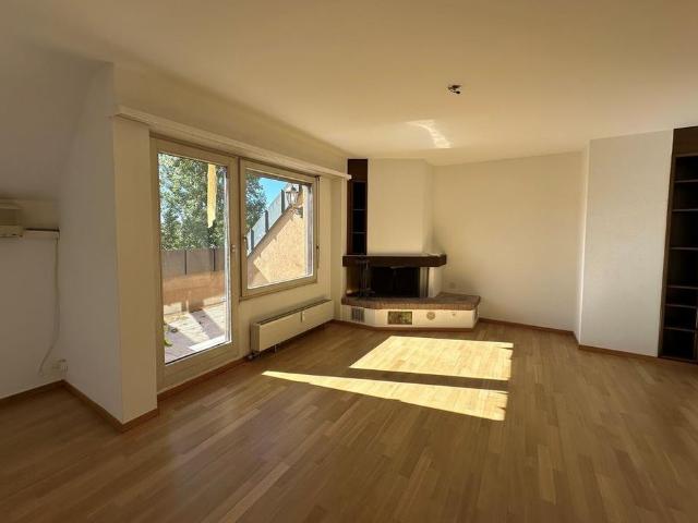 Charmante Dachwohnung mit Cheminée und sonnigem Balkon