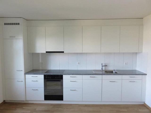 Charmante Dachwohnung mit Seesicht in Zollikon