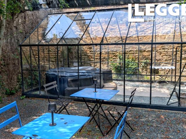 Charmante Demeure du XIXe Siècle avec Maison d’Hôtes & 3 Gîtes et commerce – Propriété au Bord de la rivière