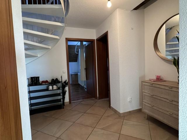 Charmante DG Maisonettewohnung mit Galerie, Balkon, TG Stellplatz und Keller in Weinstadt Endersbach
