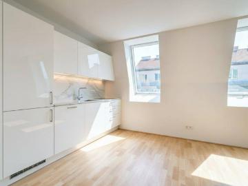 charmante DG Wohnunge im hippen Stuwerviertel