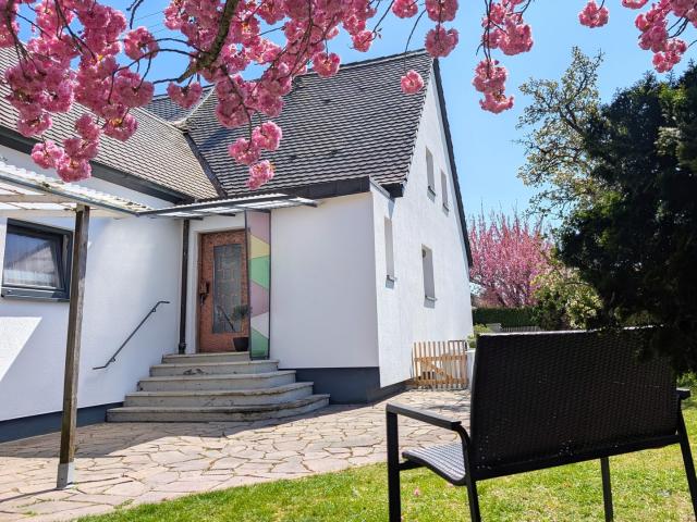 Charmante DHH mit Garten & Baugenehmigung zur Erweiterung PRIVAT