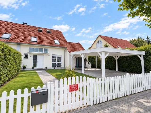 Charmante DHH in ruhiger Lage, Pool, Koiteich, Carport, Terrasse