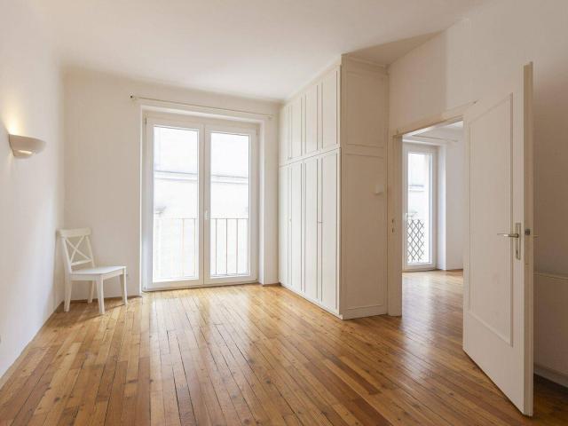Charmante Drei Zimmer Wohnung mit Balkon nächst Albertina