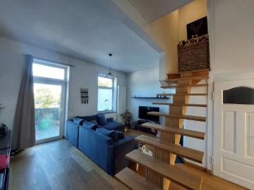 Charmante Duplex Wohnung mit zwei Parkplätzen und Terrasse in zentraler Lage