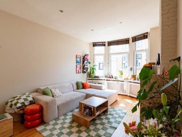 Charmante en veelzijdige woning met studio, 2 slaapkamers