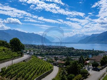 CHARMANTE EINFACHSTEILIGE VILLA MIT 5,5 ZIMMERN UND SEEBALKON