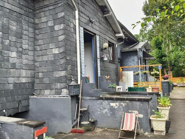 Charmante Fachwerk Doppelhaushälfte mit Garage und Garten