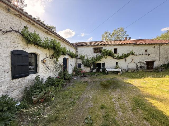 Charmante fermette à la campagne Cadre paisible et verdoyant