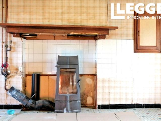 89 000 € ! F A I Maison 3 chambres, dépendances, grange, jardin/terrain, dans un hameau proche commodités