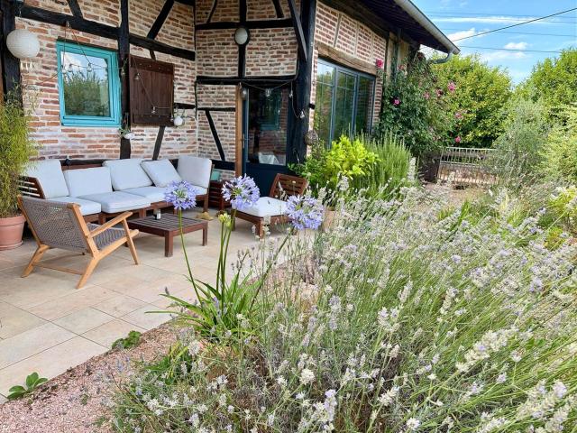 Charmante ferme bressane traditionnelle avec deux logements. 320m² Romenay