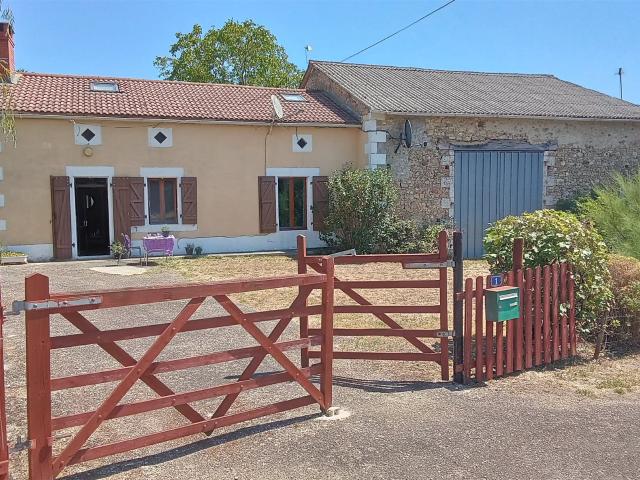 Charmante ferme située dans un cadre champêtre paisible 140m² Bouresse