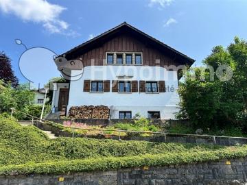Charmante freistehende Villa zur Renovierung