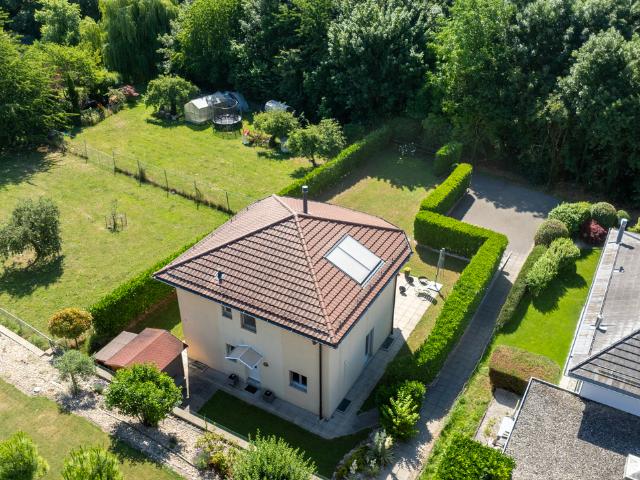Charmante freistehende Villa zwischen See und Weinbergen