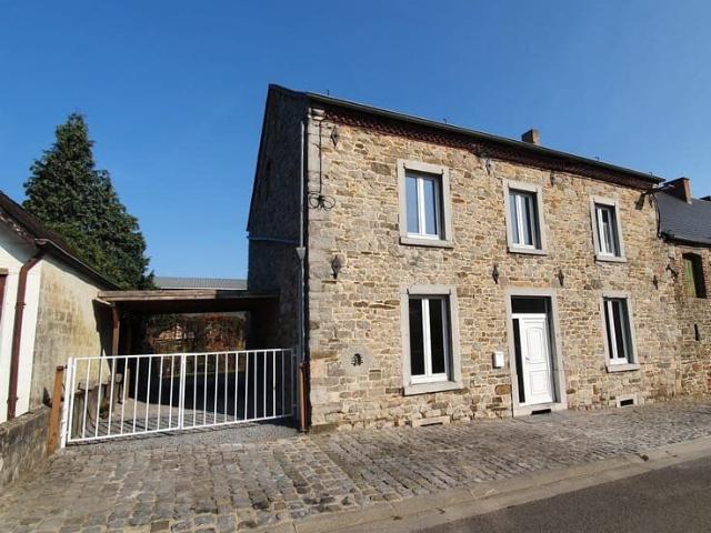 Charmante habitation 3 chambres sise à Hermeton sur Meuse