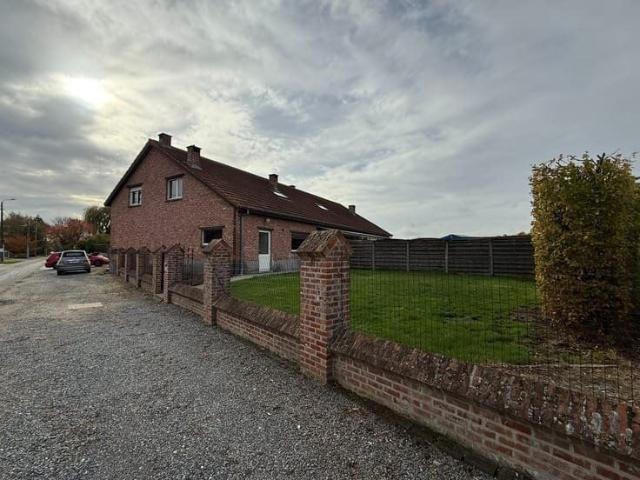 Charmante halfopen bebouwing met 2 slaapkamers