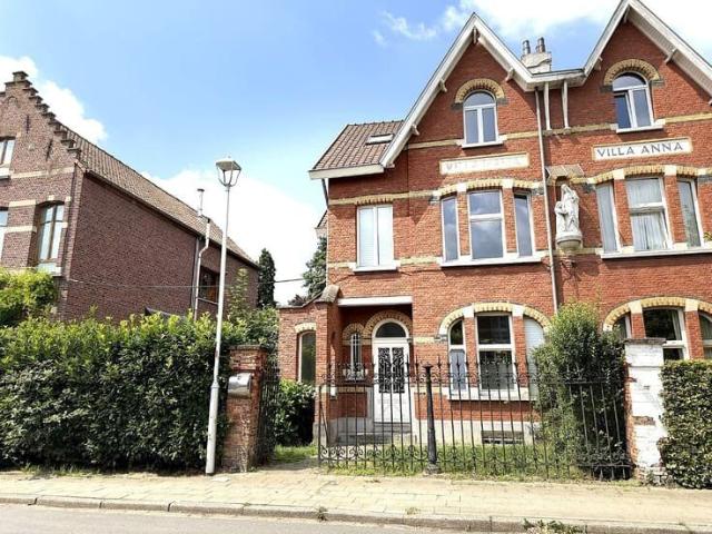Charmante halfopen woning met Westtuin in een gegeerde woon