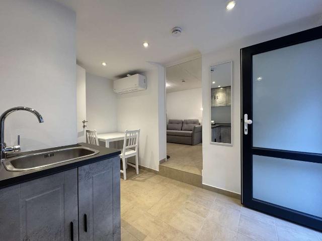 Charmante helle neu sanierte & möblierte 1 Zimmer Altbau Souterrain Wohnung Frankfurt/Oberrad+Keller
