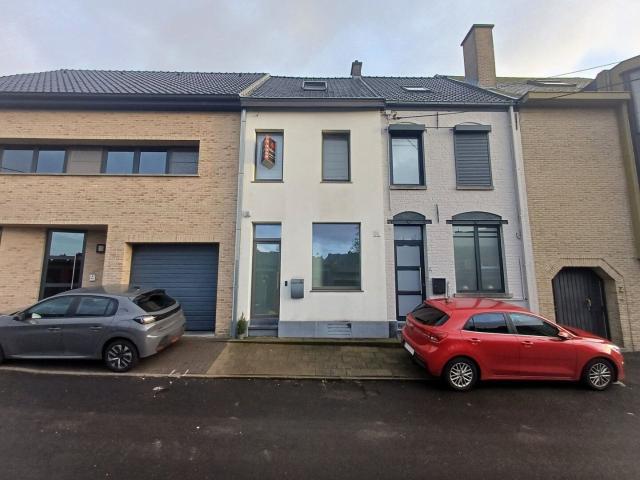 Charmante instapklare woning in doodlopende straat nabij.