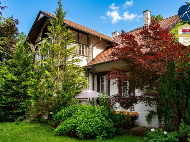 Charmante Jugendstilvilla mit 10 Zimmer und schönem Garten