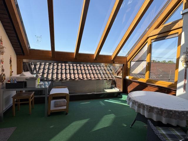 Charmante Obergeschosswohnung mit verglaster Dachterrasse