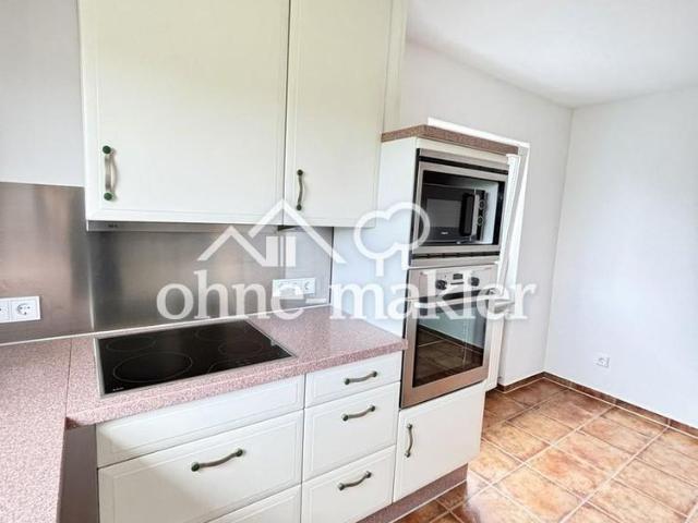 Charmante OG Wohnung mit Balkon, hochwertiger Einbauküche und Parkplätzen