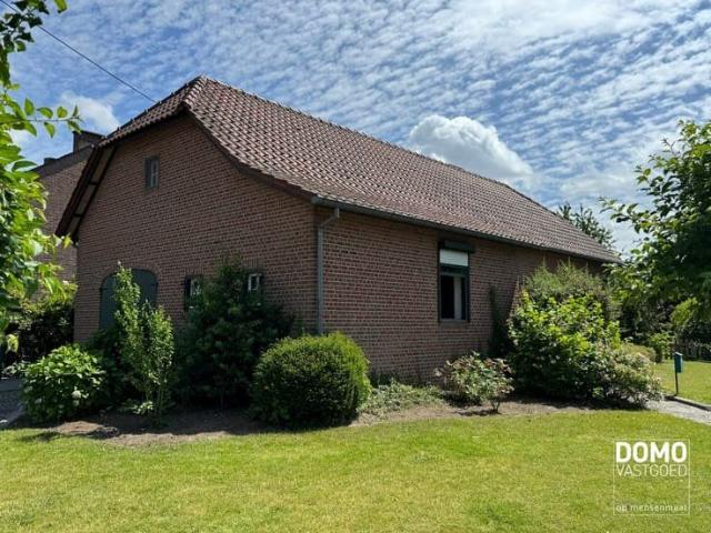 Charmante open bebouwing met 3 slaapkamers, 2 badkamers en