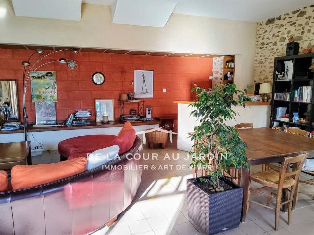Propriété unique en France: demeure d'accueil et de bien êt. 325m² Saint Quentin sur Charente
