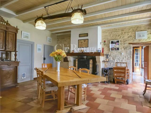 Charmante longère de 4 chambres offrant la possibilité d'amé. 240m² Pellegrue