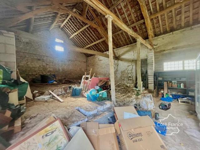 Charmante longère de 160 m2 habitables avec dépendances et j