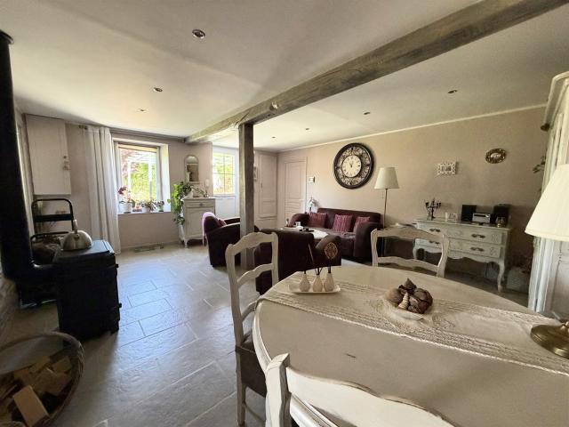 Charmante longère rénovée avec vie de plain pied 78m² Sazeray